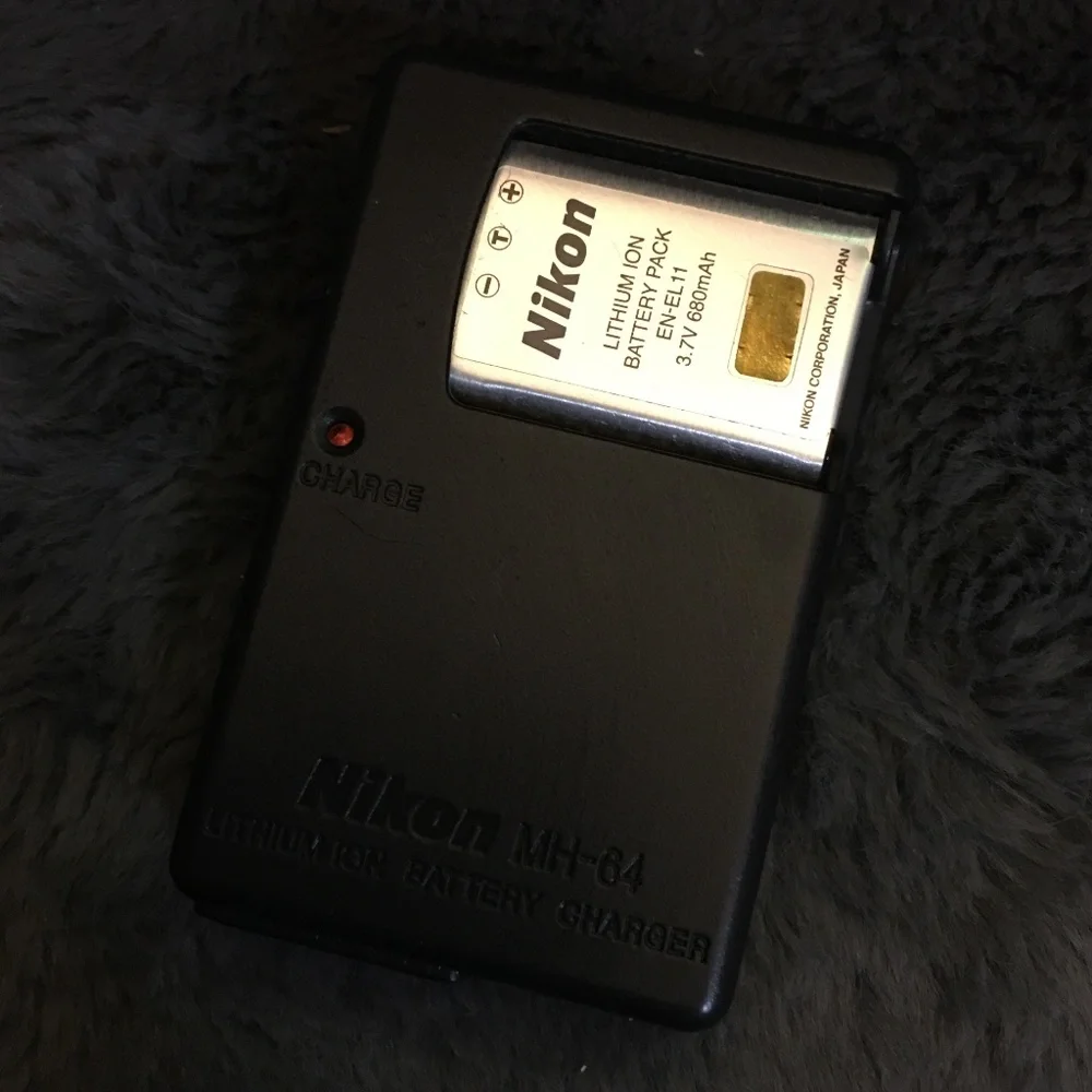 Nikon MH-64 charger